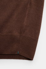 Close-up view of the lower hem and knit texture of the Fioroni Short sleeve knit polo dark brown, showing its fine, airy linen and cotton blend with flexible ribbed bands.

Description: <p>Summery luxury: This short-sleeved knit polo by FIORONI embodies t