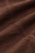 Close-up front view of Fioroni Short sleeve knit polo dark brown showing fine, airy knit texture and soft linen-cotton blend fabric.

<p>Summery luxury: This short-sleeved knit polo by FIORONI embodies the finest Italian knitwear artisanship and impresses