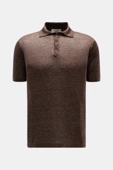 Fioroni Leinen Kurzarm-Strickpolo braun meliert, frontal fotografiert, Slim Fit, drei Knöpfe, konfektionierter Polokragen, reine Leinenqualität.