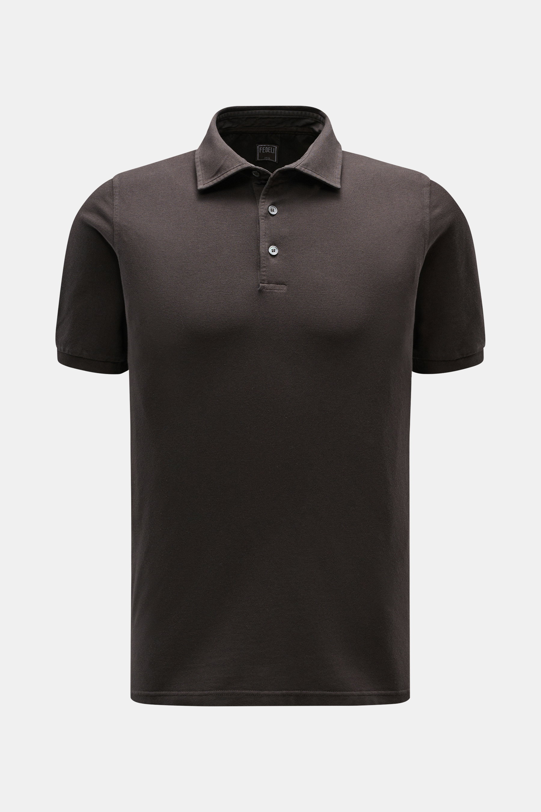Front view of Fedeli Polo shirt 'North' dark brown in pure piqué cotton, slim fit with three mother-of-pearl buttons, soft feel.

<p>Quiet luxury: The clean polo shirt 'North' in high-quality cotton piqué by FEDELI doesn’t feature any logos and is dyed in