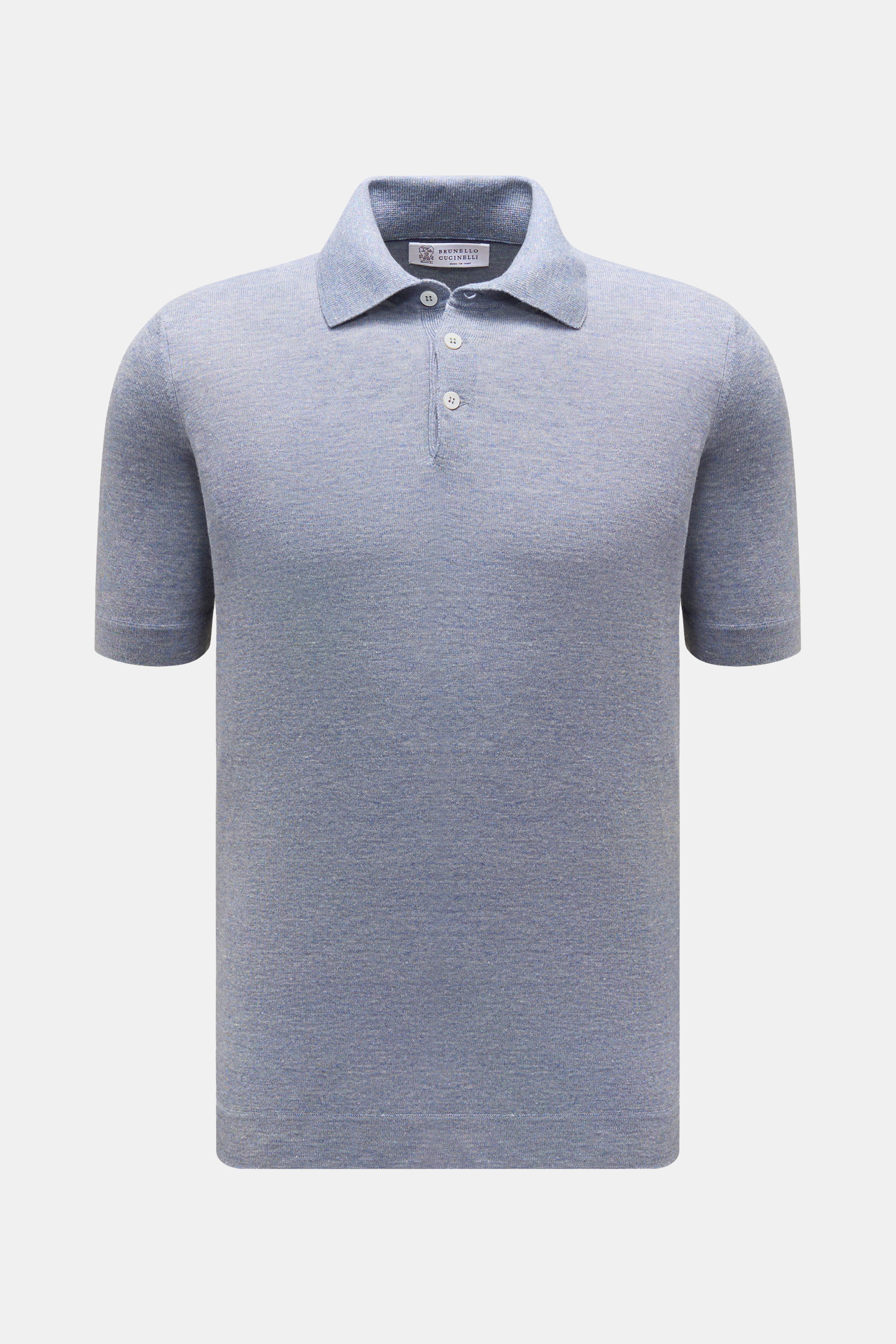 Brunello Cucinelli Kurzarm-Strickpolo rauchblau meliert, Slim Fit, Leinen-Baumwoll-Mix, feines Strickbild, Perlmuttknöpfe, frontal fotografiert.