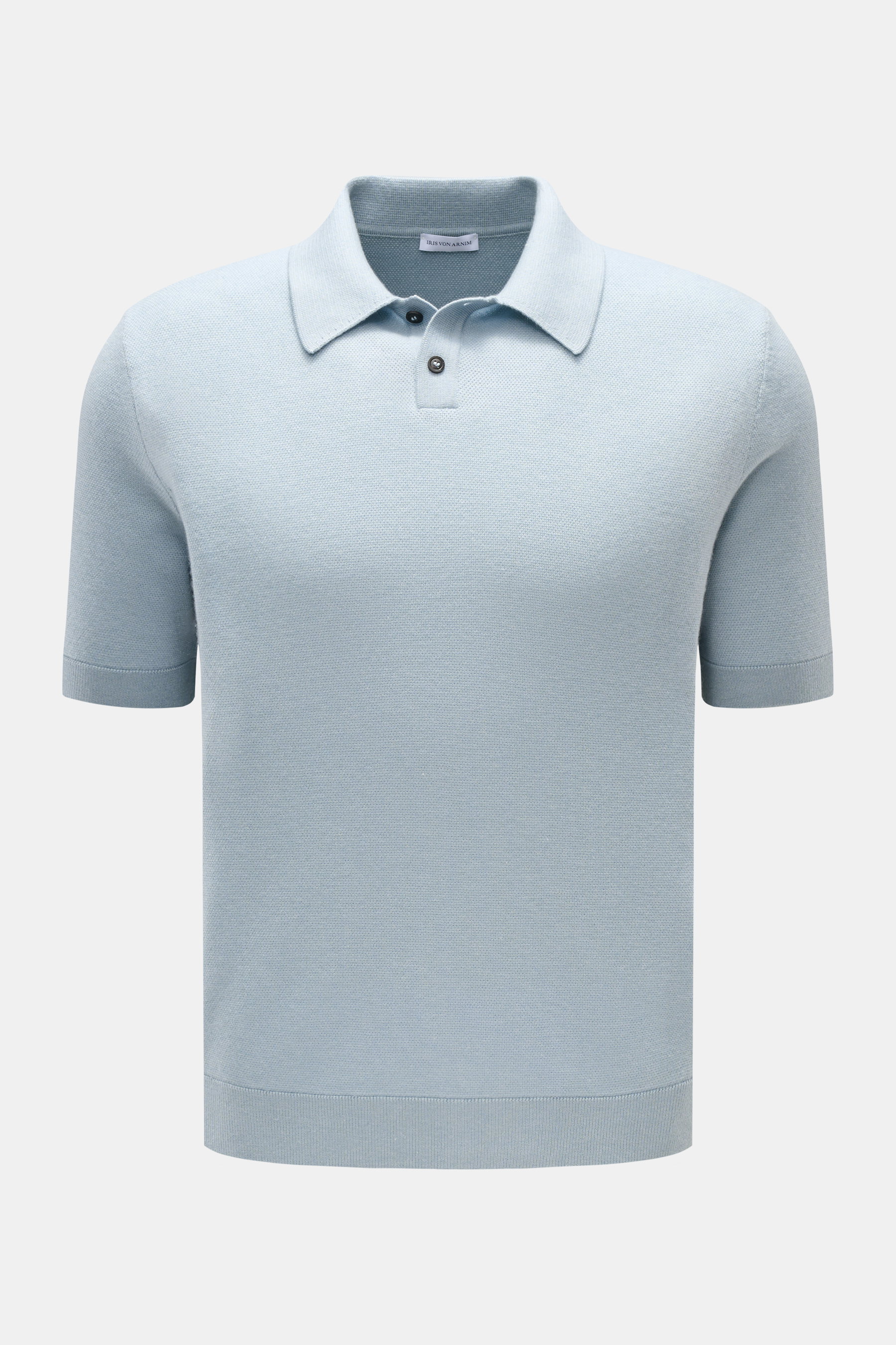 Iris von Arnim Kurzarm-Strickpolo "Pavion" hellblau, frontal fotografiert, aus Cashmere-Seide, Regular Fit, Polokragen mit Zwei-Knopf-Leiste, weicher Griff.