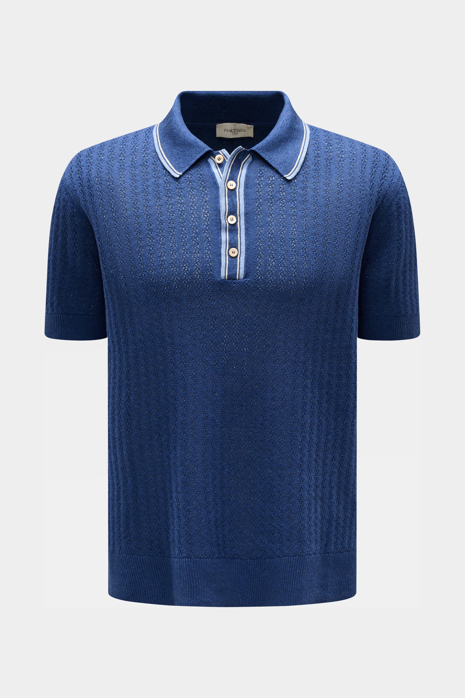 Front view of Piacenza 1733 Kurzarm-Strickpolo dunkelblau, a dark blue short-sleeve knit polo with a classic collar, button placket, and striped textured knit design. Eyecatcher in der Sommersaison: Das Kurzarm-Strickpolo von PIACENZA 1733 besticht mit lu