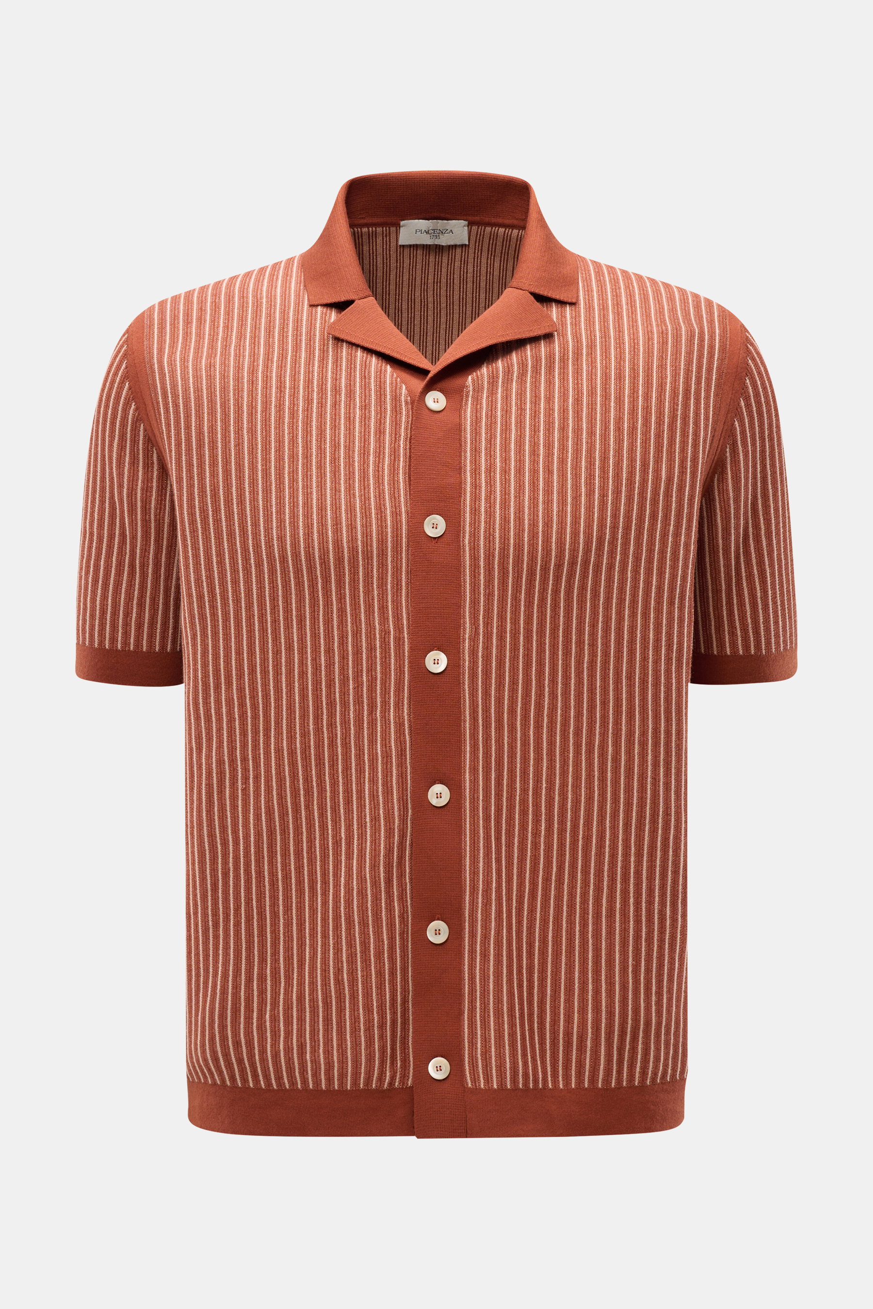 Front view of Piacenza 1733 Kurzarm-Strickhemd rostbraun/rosé gestreift, a lightweight short-sleeve knit shirt in breathable pure cotton with soft feel, fine knit, striped texture, regular fit, Cuban collar, and flexible rib cuffs, designed for warm days.