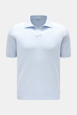 BRAUN Hamburg Kurzarm-Strickpolo hellblau/weiß gestreift, Slim Fit, Baumwolle, offene Kragenleiste, Rippbündchen, frontale Nahaufnahme.