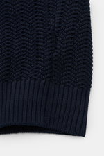 Gran Sasso Kurzarm-Strickpolo navy in Nahaufnahme von unten mit markantem Strickbild, breitem Rippbündchen, Slim Fit, Baumwolle