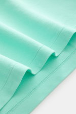 MC2 Saint Barth Poloshirt 'Charles' mintgrün, Detailaufnahme der elastischen Baumwoll-Piqué-Struktur aus Nahaufnahme, weicher Griff sichtbar.