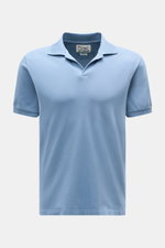 Front view of MC2 Saint Barth Polo shirt 'Charles' smoky blue in slim fit, pure piqué cotton with elasticated fabric, soft feel, open collar strip, ribbed bands, short hem vents, and logo stitching on the sleeve.