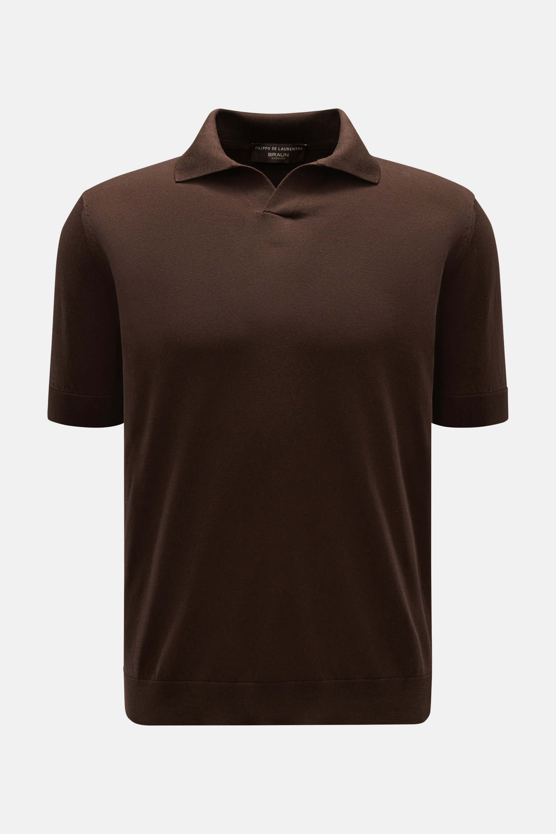 Filippo de Laurentiis Kurzarm-Strickpolo dunkelbraun, Slim Fit, feiner Baumwollstrick, Polokragen mit offener Leiste, Rippbündchen, Frontansicht.
