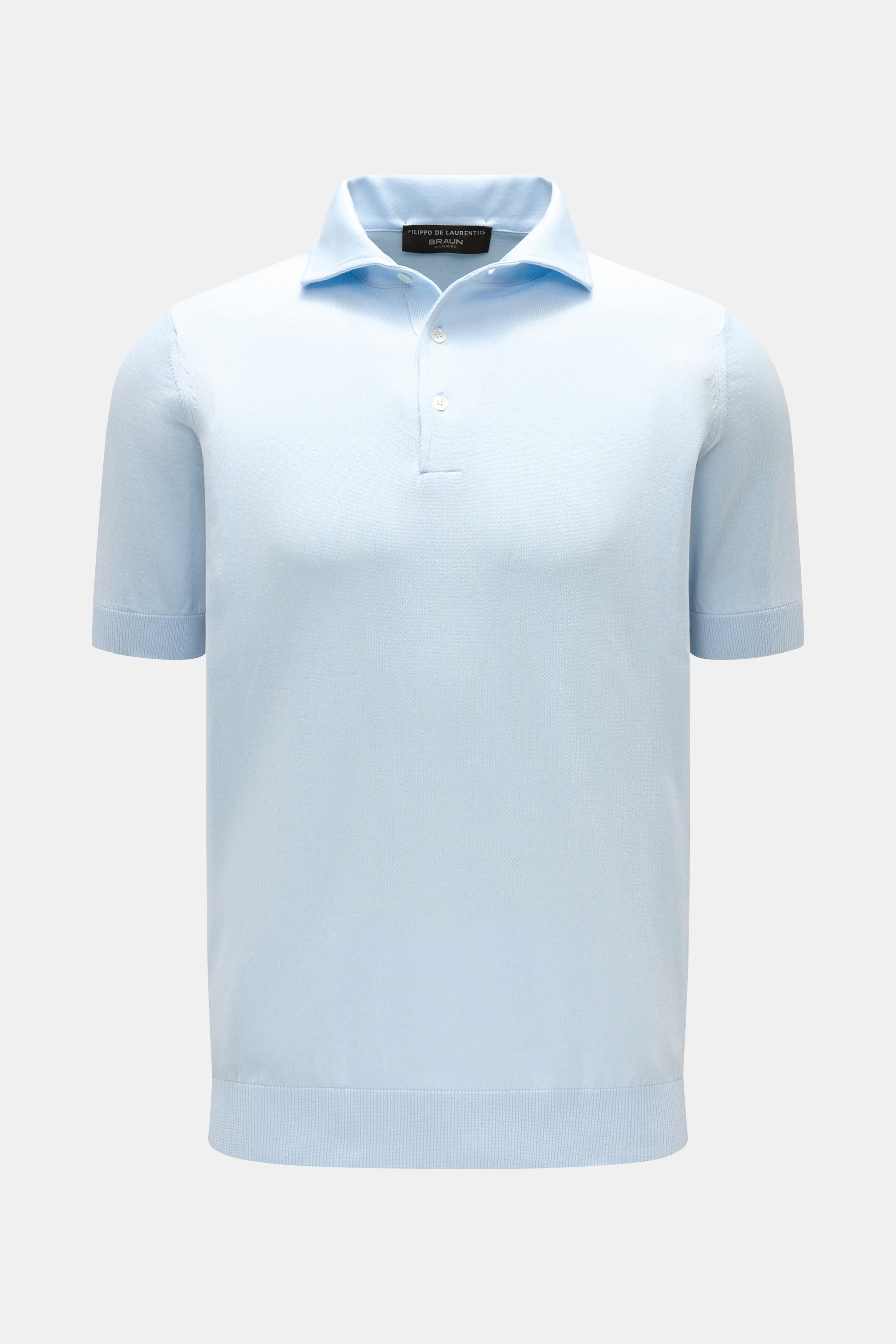 Filippo de Laurentiis Kurzarm-Strickpolo hellblau, Slim Fit, aus feinem, weichem Baumwollstrick, mit Polokragen, Drei-Knopf-Leiste, Rippbündchen, Frontalansicht.