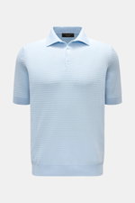 Filippo de Laurentiis Kurzarm-Strickpolo pastellblau, Slim Fit, feiner Strukturstrick, Polokragen, Drei-Knopf-Leiste, von vorne fotografiert.