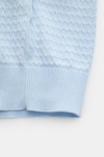 Filippo de Laurentiis Kurzarm-Strickpolo pastellblau, Detailaufnahme von feinem Strukturstrick und Rippbündchen aus reiner Baumwolle.