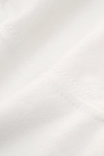 Filippo de Laurentiis Kurzarm-Strickhemd offwhite in Slim Fit, seitlich fotografiert mit feinem Strickbild, Polokragen, Kontraststreifen, Rippbündchen, reine Baumwolle.