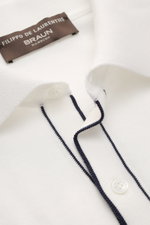 Filippo de Laurentiis Kurzarm-Strickhemd offwhite in Nahaufnahme, Slim Fit, reine Baumwolle, klassischer Polokragen, feine Kontraststreifen.