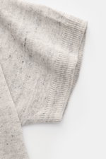 Close-up view of the sleeve of the Filippo de Laurentiis Kurzarm-Strickpolo 'Skipper' grau/anthrazit meliert showing soft ribbed cuff and fine knit texture. Für legere Sommerlooks: Mit seiner zweifarbigen Melangeoptik und unvergleichlichem Tragekomfort wi