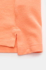 Nahaufnahme des seitlichen Saums mit Saumschlitz des Polo Ralph Lauren Poloshirt orange aus feiner Piqué-Baumwolle, Slim Fit.