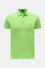 Polo Ralph Lauren Poloshirt neongrün, frontal fotografiert, Slim Fit, Baumwoll-Jersey mit Piqué-Struktur, Polokragen, Zwei-Knopf-Leiste, Poloreiter-Logo.
