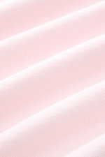 04651/ A trip in a bag Poloshirt 'Johnny' rosé, Piqué-Baumwolle, Regular Fit, offener Kragen, Ärmelbündchen, Saumschlitze, Draufsicht