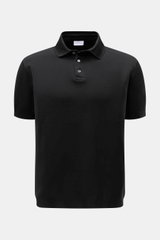 Front view of the 04651/ A trip in a bag Poloshirt 'TP' schwarz in black, showcasing a classic polo collar, smooth button placket, and short sleeves. <p>Ob im Urlaub oder Office: 04651/ A TRIP IN A BAG bringt mit dem Poloshirt aus reiner Baumwolle lässige
