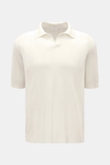Front view of 04651/ A trip in a bag Short sleeve knit polo 'Johnny' cream, a modern classic with subtle striped textured knit and open collar.

Description:
<p>Modern classic: This short sleeve knit polo by 04651/ A TRIP IN A BAG has a clean striped look