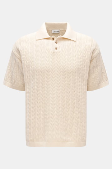 Soft Goat Kurzarm-Strickpolo creme, nachhaltiges Baumwolle-Cashmere-Mix, Slim Fit, Strukturstrick, Polokragen, Drei-Knopf-Leiste, frontal fotografiert.