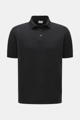 Frontale Nahaufnahme des 04651/ A trip in a bag Poloshirt 'Wool TP' schwarz, Slim Fit aus Piqué Baumwolle und Wolle, weicher Griff, klassischer Polokragen, glatte Drei-Knopf-Leiste, kleines Weblabel in der Seitennaht, komfortable Rippbündchen.