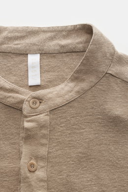 04651/ A trip in a bag Leinen Henley-Shirt beige