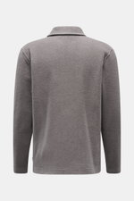 04651/ A trip in a bag Fleece Langarm-Poloshirt dunkelgrau, Rückansicht, fleece aus reiner Baumwolle, soft, garment dyed, Regular Fit, Polokragen, Drei-Knopf-Leiste, Weblabel, Saumschlitze.