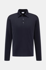 Front view of the 04651/ A trip in a bag Longsleeve-Poloshirt dark navy, a soft piqué-jersey polo shirt made from a cotton-cashmere blend, featuring a regular fit, tailored collar, three-button placket, and a small woven label on the side seam. <p>Dieses 