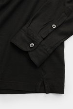 Gran Sasso Jersey Longsleeve-Poloshirt schwarz, Detailaufnahme von Manschette und Saumschlitz, Slim Fit, Baumwolljersey, Haifischkragen.