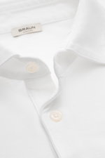 Gran Sasso Jersey Longsleeve-Poloshirt weiß in Nahaufnahme, Slim Fit, Jersey-Baumwolle, Haifischkragen, glatte Drei-Knopf-Leiste, seitliche Saumschlitze.
