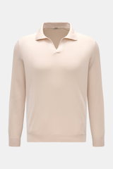 Gran Sasso Strickpolo sand, frontale Nahaufnahme, langarm, Regular Fit, reine Baumwolle, offener Kragen, feines Strickbild, elastische Rippbündchen.