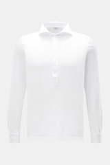 Vorderansicht des weißen BRAUN Hamburg Longsleeve-Poloshirts aus Baumwoll-Piqué mit Haifisch-Kragen, Slim Fit und Fünf-Knopf-Leiste.