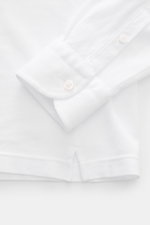 BRAUN Hamburg Longsleeve-Poloshirt weiß, Detailaufnahme von Manschette und Saum, Baumwoll-Piqué, Slim Fit, Haifisch-Kragen, 5-Knopf-Leiste.