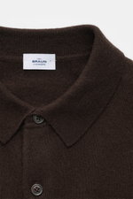 Close-up front view of von Braun Cashmere knit polo dark brown showing fine knit, signature collar, and buttons, made from pure Mongolian cashmere. Elegant basic for the cold season: This VON BRAUN knit polo is an elegant alternative to a jumper – made fr