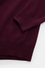 von Braun Cashmere Strickpolo bordeaux, Detailaufnahme von Ärmel und Bund, Slim Fit, weiches Mongolei-Cashmere, feines Strickbild, elastische Rippbündchen