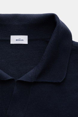 Close-up front view of the von Braun Merino knit polo navy, showing the open collar placket and signature polo shirt collar in fine, soft pure merino wool. 

<p>An elegant basic for casual looks: This VON BRAUN knit polo with open collar placket is a casu