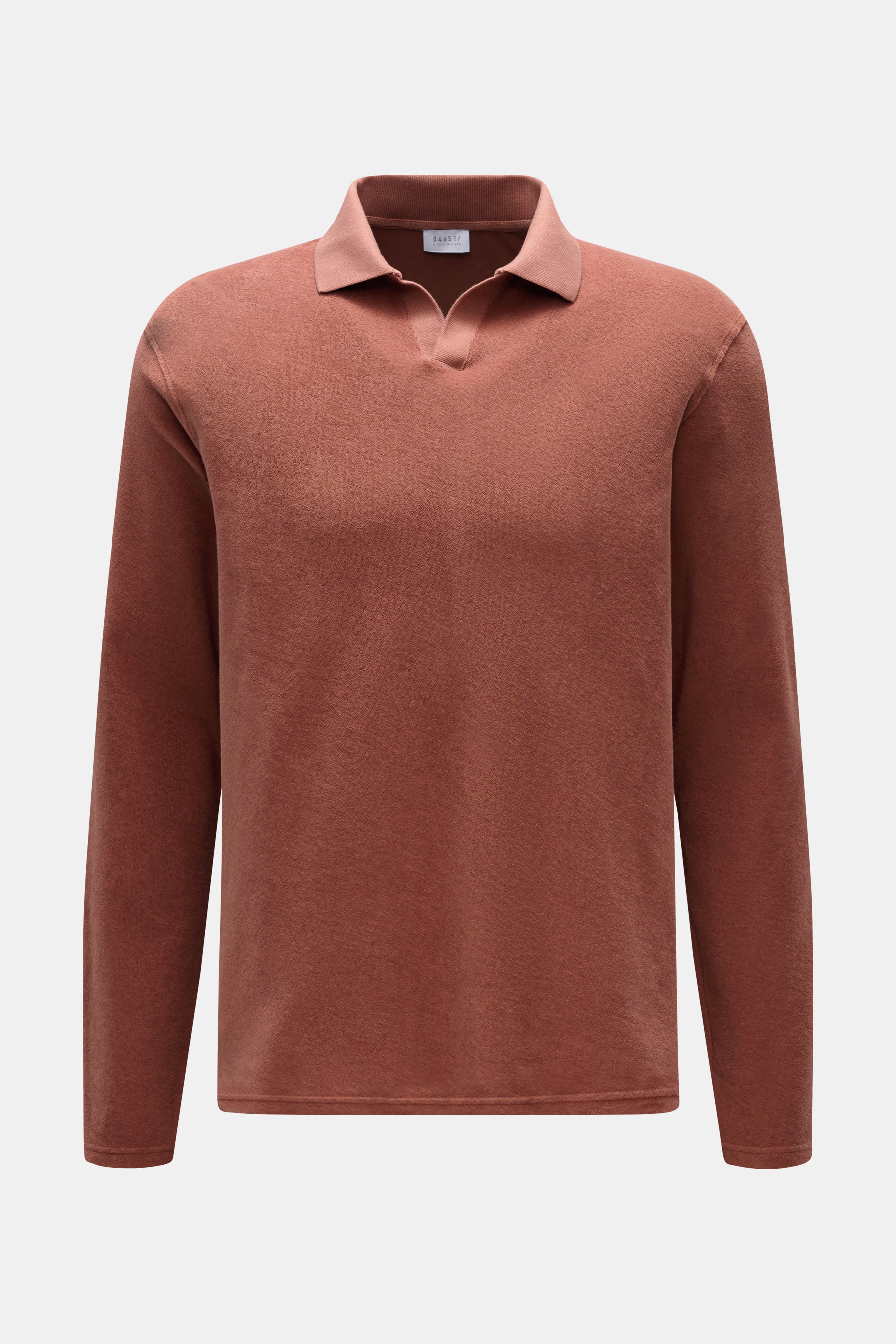 04651/ A trip in a bag Frottee Longsleeve-Poloshirt "Terry Johnny" rostbraun, frontal, reine Baumwolle, weicher Griff, Regular Fit, klassischer Polokragen, offene Kragenleiste, kurze Saumschlitze, Urlaubsgefühl zum Anziehen.