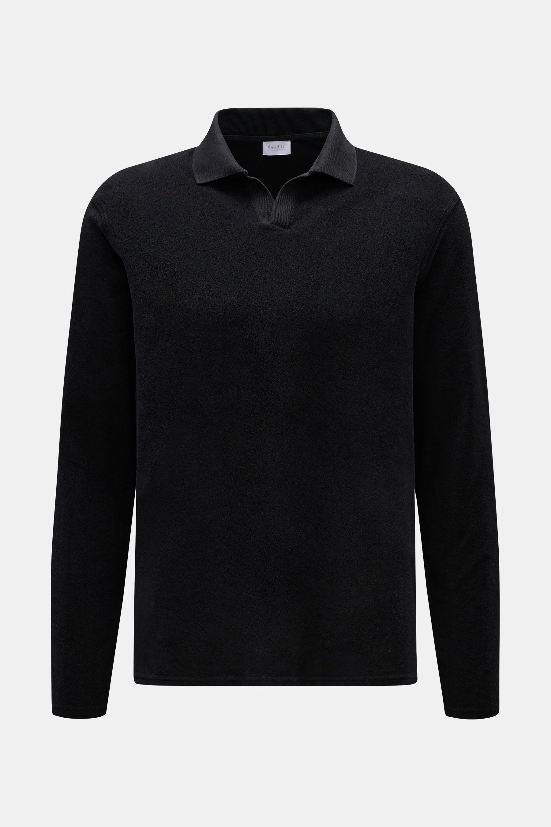 Schwarzes 04651/ A trip in a bag Frottee Longsleeve-Poloshirt 'Terry Johnny' in Frontansicht, Baumwoll-Frottee, Polokragen, Regular Fit, kurze Saumschlitze.