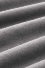 Close-up front view of the smooth, soft grey fabric of the Fedeli Jersey Longsleeve Polo Shirt 'Zero' grey, made from sustainable Giza cotton with a silky touch.

Description: <p>Soft and silky touch: pure Giza cotton – processed into comfortable jersey –