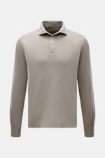 Fedeli Jersey Longsleeve-Poloshirt 'Zero' taupe, frontal fotografiert, Slim Fit, Giza-Bio-Baumwolle, Perlmuttknöpfe, Polokragen, Sportmanschetten, Saumschlitze.