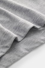 Close-up view of the fabric of the Fray Jersey longsleeve polo shirt 'Parigi' grey melange, showing a mix of cotton and cashmere with a soft feel, regular fit, classic polo collar, four-button placket, and classic sport cuff.
