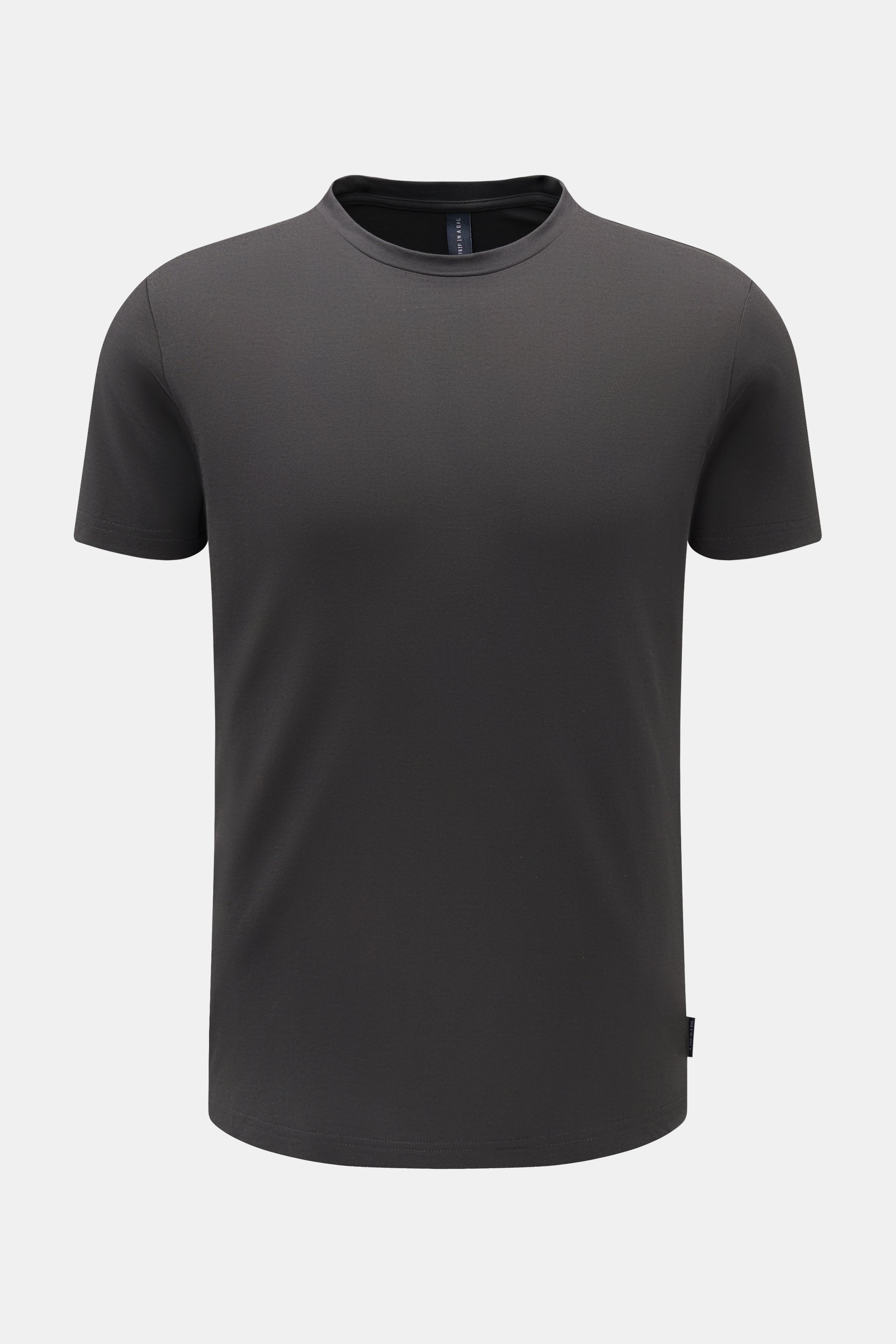 04651/ A trip in a bag Rundhals-T-Shirt 'Crepe Tee' dunkelgrau, frontale Perspektive, Slim Fit, Baumwoll-Crêpe mit Stretch, kühler Sommerstoff.