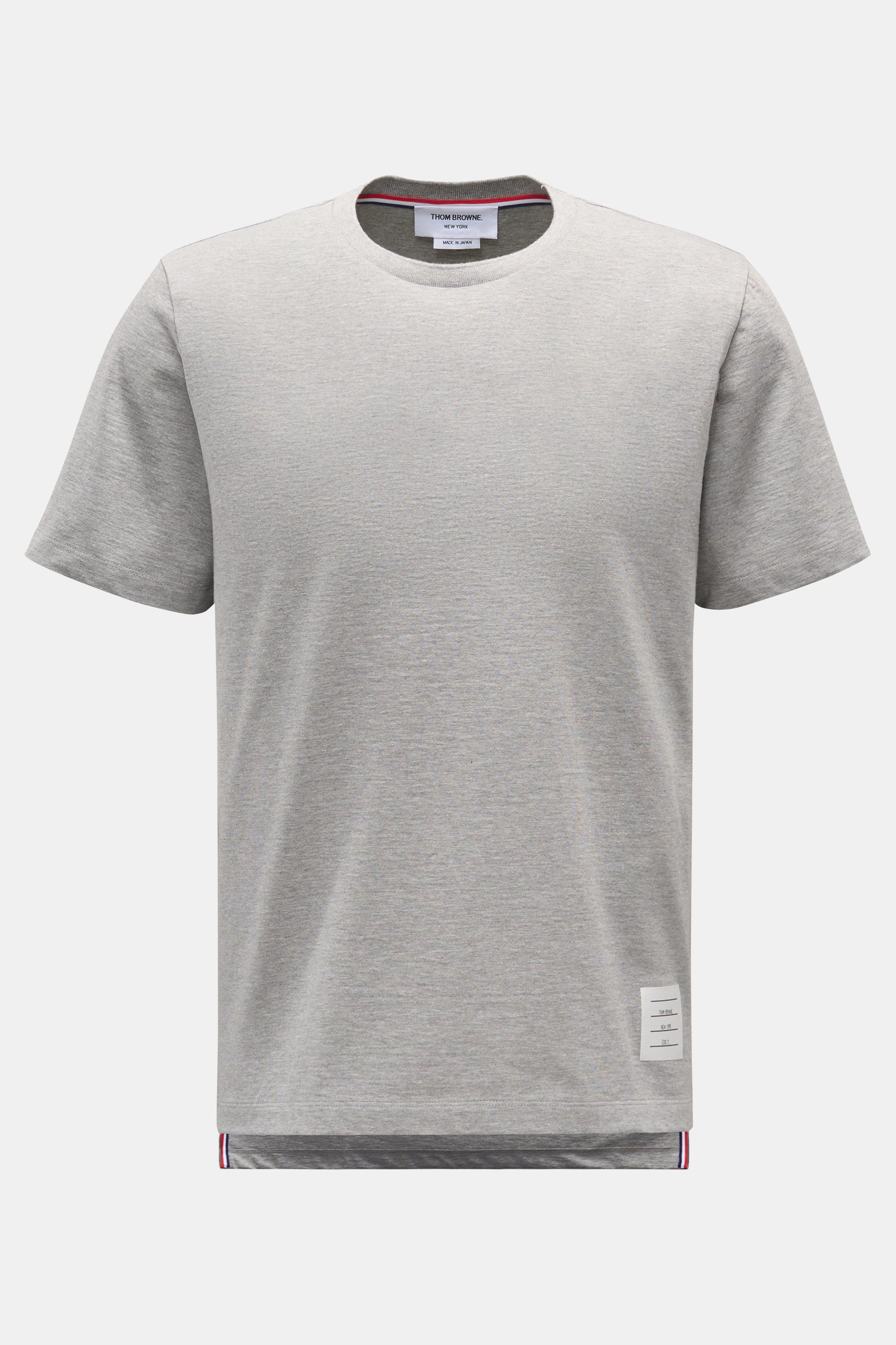 Vorderansicht des Thom Browne Rundhals-T-Shirts grau meliert aus schwerer, reiner Baumwolle mit weichem Griff, Slim Fit, Saumschlitzen und Tricolore-Streifen.
