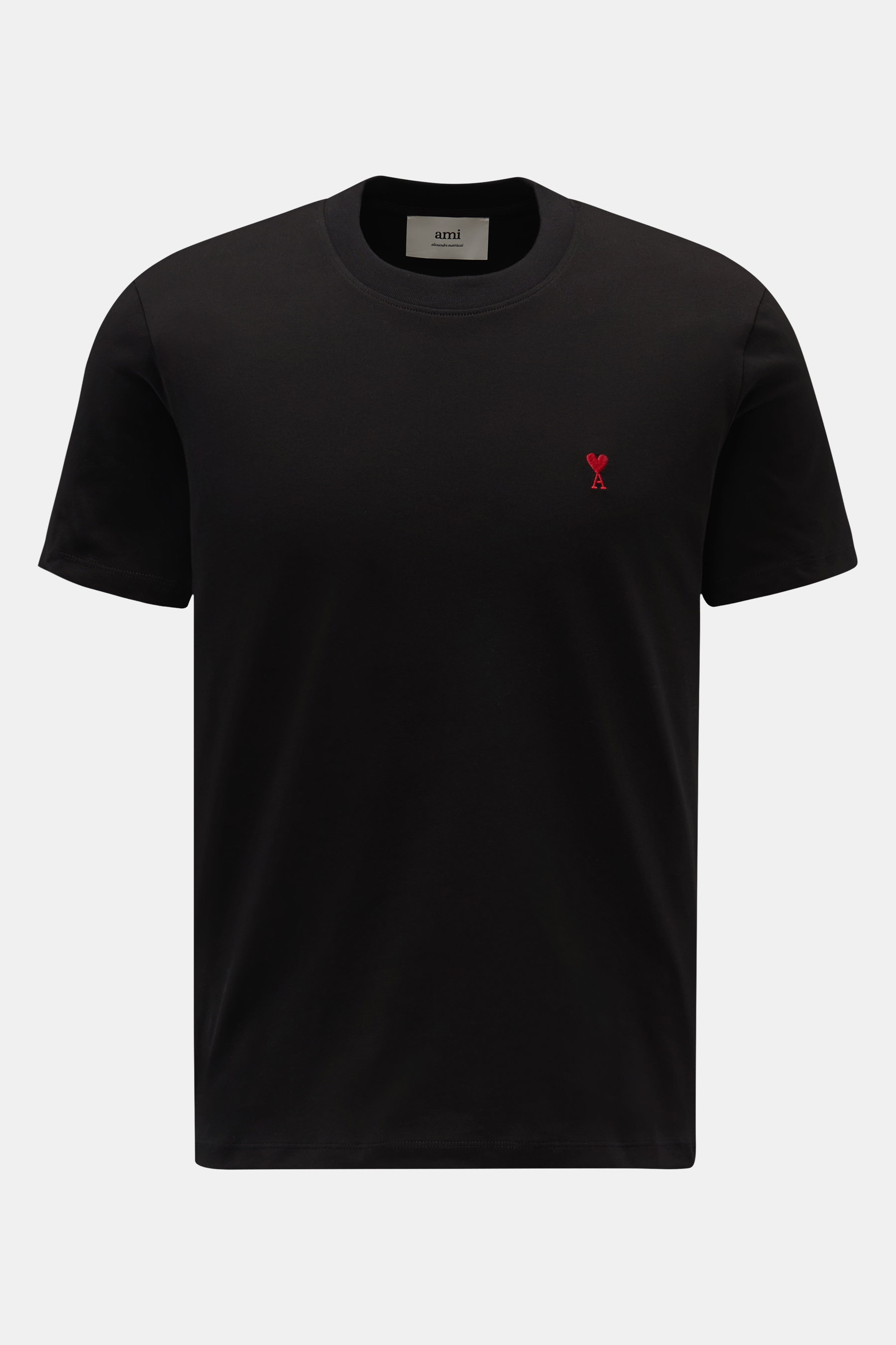 Ami Paris Rundhals-T-Shirt schwarz, frontal fotografiert, Slim Fit Jersey aus reiner Baumwolle, rotes Herz-Stitching auf der Brust.