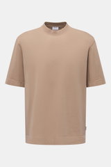 04651/ A trip in a bag Rundhals-T-Shirt 'Nunu Tee' taupe, frontale Ansicht, Oversized Fit, Baumwoll-Jersey, weicher Griff, Rundhalsausschnitt, Weblabel seitlich.