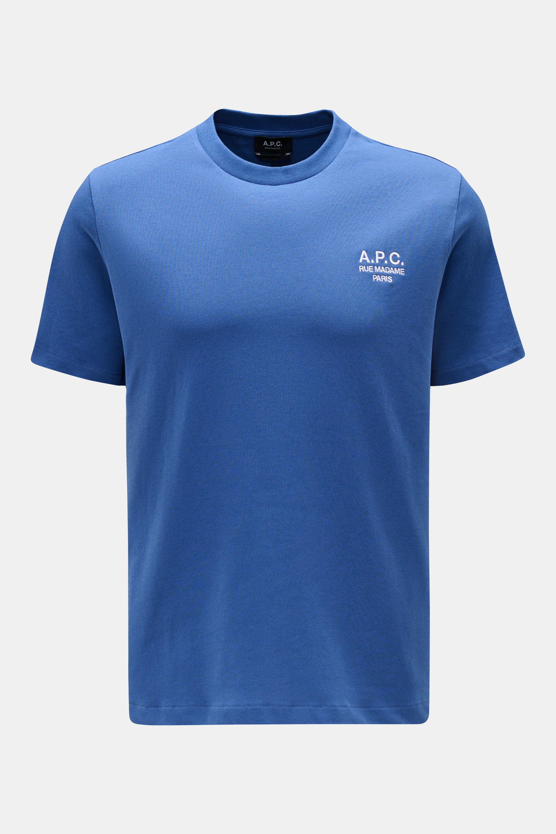 A front-facing view of the A.P.C. Rundhals-T-Shirt 'Standard Rue Madame' blau, a blue cotton jersey T-shirt with a soft feel, regular fit, round neckline, and white A.P.C. logo stitching on the chest. <p>Clean, cool, A.P.C. – das T-Shirt 'Standard Rue Mad