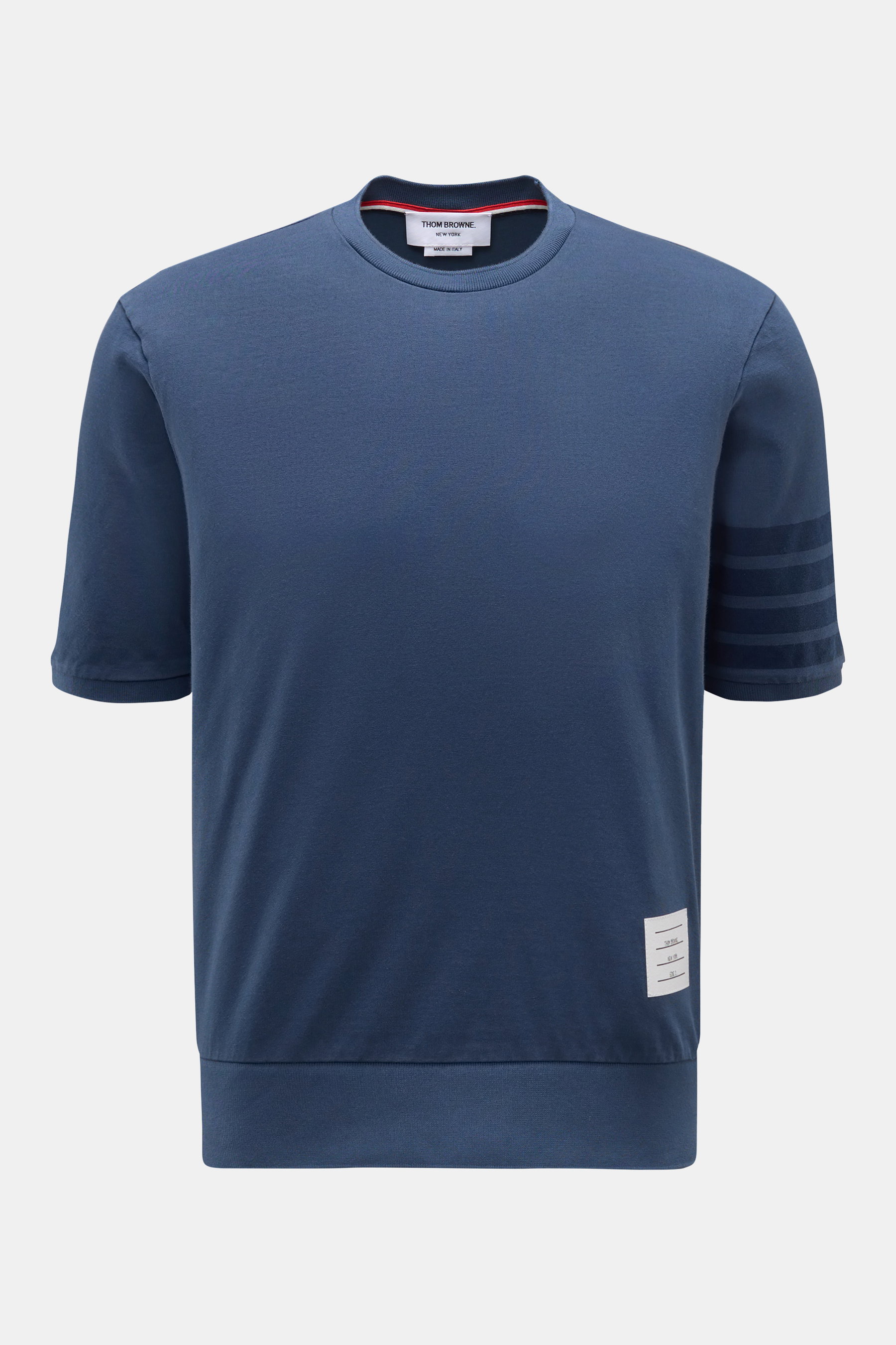 Front view of Thom Browne Crew neck T-shirt grey-blue in heavy pure cotton jersey with slim fit, wide hem, soft feel, and signature sleeve stripes.

<p>Monochrome T-shirt by THOM BROWNE in heavy pure cotton jersey fabric refined with jumper-inspired bands