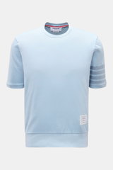 Thom Browne Rundhals-T-Shirt rauchblau, frontale Ansicht, aus schwerem Jersey, reine Baumwolle, Slim Fit, mit breitem Saumbündchen und markentypischen Streifen am Ärmel.