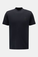 Stone Island Rundhals-T-Shirt 'Ghost Piece' navy, slim Fit, aus elastischem Baumwolljersey, frontal fotografiert mit tonalem Weblabel auf der Brust.